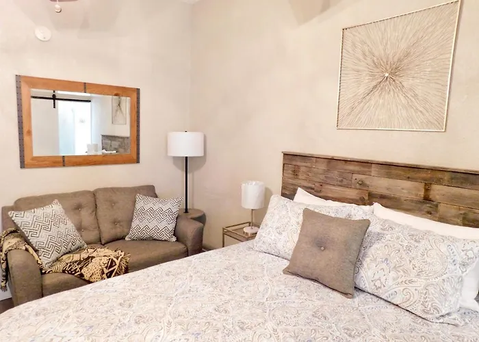 Budget Friendly Condo Within Walking Distance To The Beach!