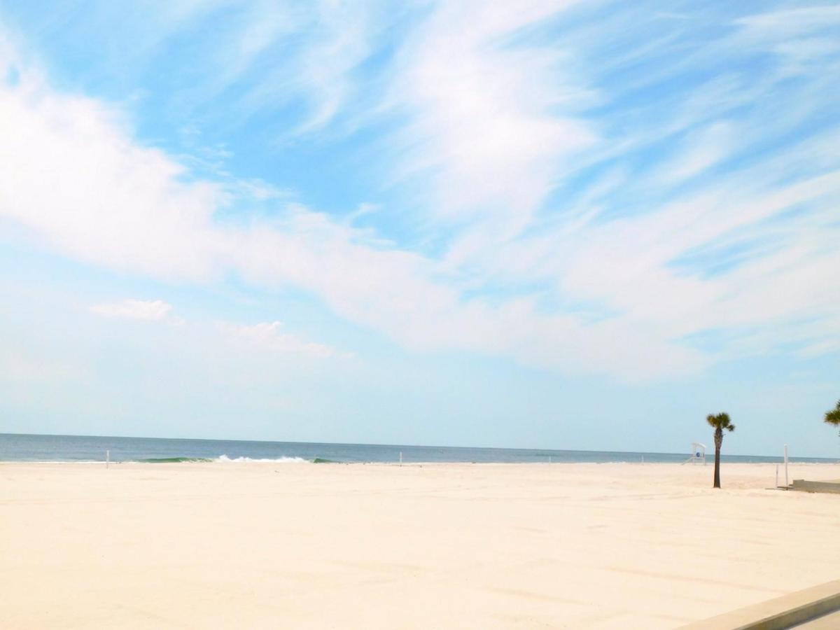 Budget Friendly Within Walking Distance To The Beach! *