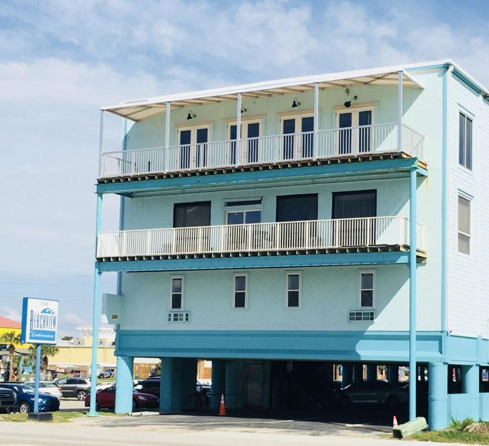 Hébergement de vacances Budget Friendly Within Walking Distance To The Beach!
